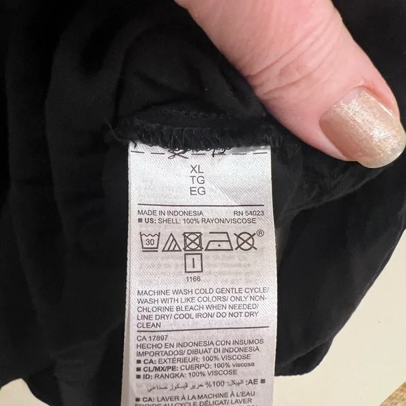 Old Navy Black Women's Blouse - Picture 5 of 6